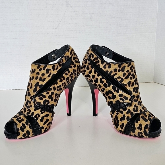 Betsy Johnson Leopard Print Heels - Picture 4 of 12